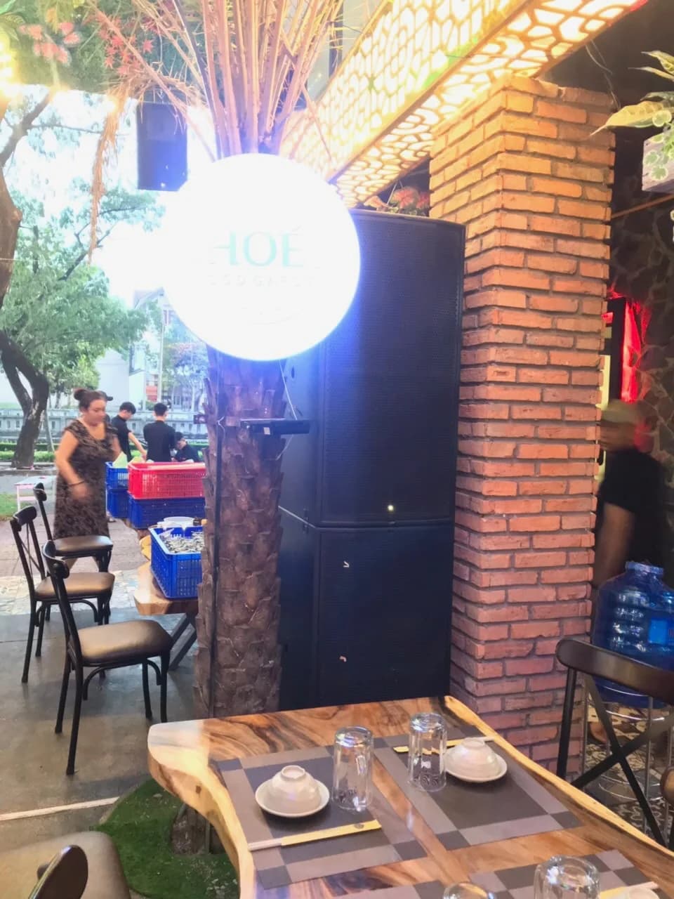 Cụm loa Sub đôi 2×15 inch xếp chồng theo chiều dọc (Vertical Sub Stack) tại Chóe Food Garden