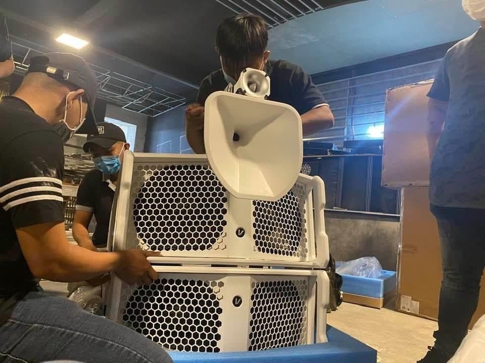 Đội kỹ thuật Tony Lab Audio lắp ráp cụm loa Verity Monster 4-Way đúng cấu trúc thiết kế tại Lox Club.